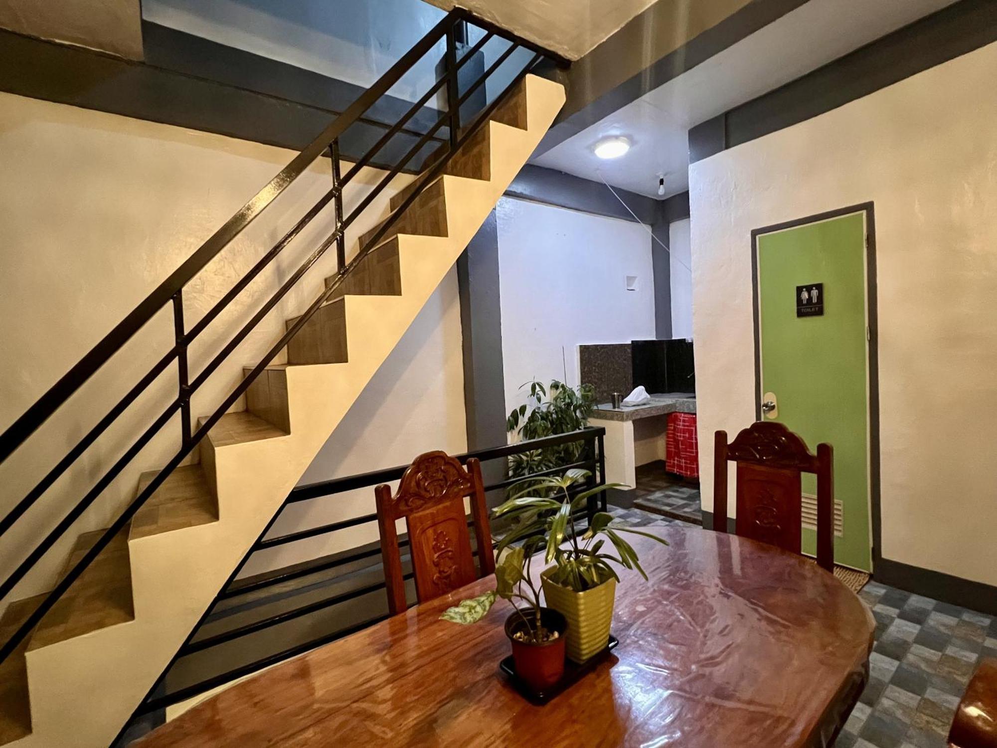 Eighty8 Tourist Inn Coron Exterior photo